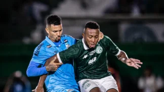 Jogadores de Santos e Guarani se enfrentam em partida válida pelo Paulistão 2026, em 18/012026