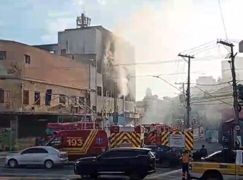 Incêndio atinge prédio na Zona Leste da capital paulista e deixa dois mortos