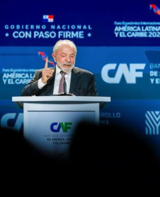 Lula critica intervenções militares ilegais na América Latina durante fórum no Panamá
