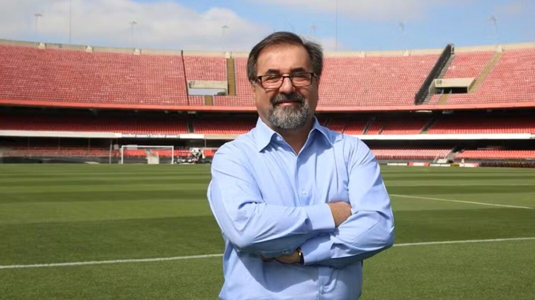 Marco Aurélio Cunha posa para foto no Morumbi vazio