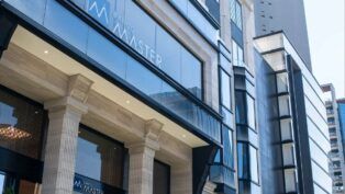 Fachada de uma agência do Banco Master