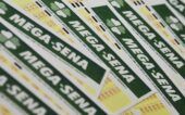Bilhetes da Mega-Sena sobrepostos