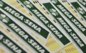 Bilhetes da Mega-Sena sobrepostos