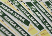 Bilhetes da Mega-Sena sobrepostos