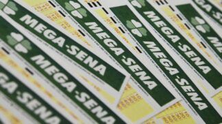 Bilhetes da Mega-Sena sobrepostos
