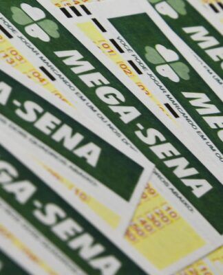 Bilhetes da Mega-Sena sobrepostos