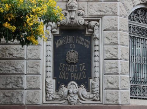 Operação prende delegada suspeita de envolvimento com PCC em São Paulo