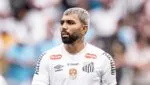 Gabigol com o uniforme branco do Santos em Itaquera