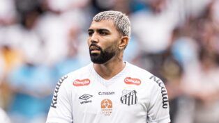 Gabigol com o uniforme branco do Santos em Itaquera