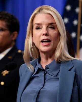 Procuradora-geral dos EUA afirma que Maduro e esposa são indiciados na Justiça