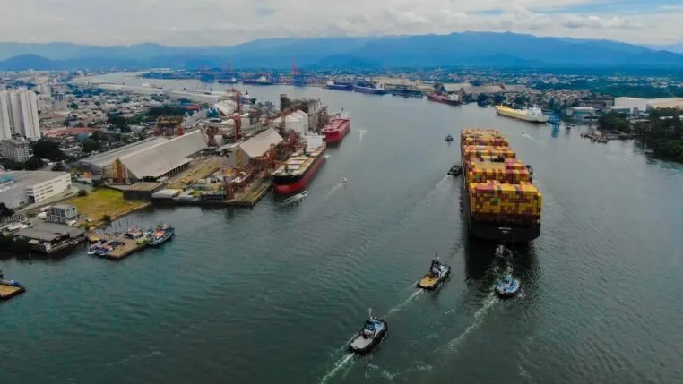 Imagem aérea do Porto de Santos