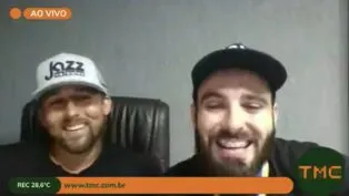 Raoni Medeiros (à dir) conta sobre episódio com Anitta ao lado do chefe Vitor Dantas