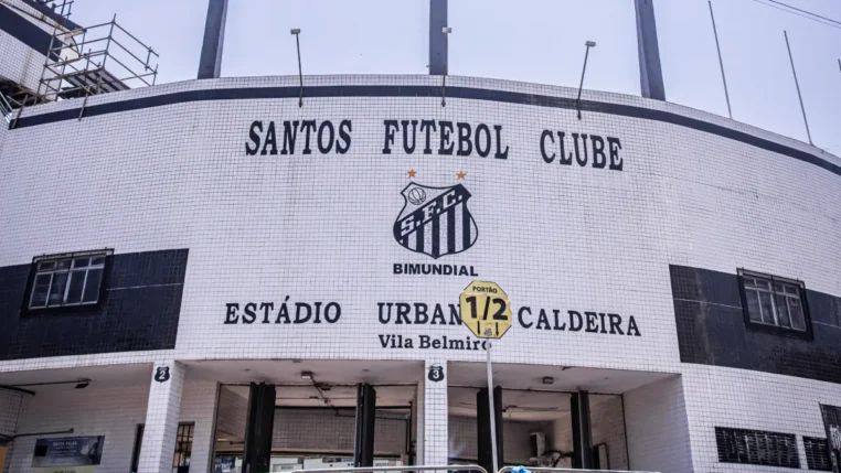 Fachada da Vila Belmiro, estádio do Santos FC