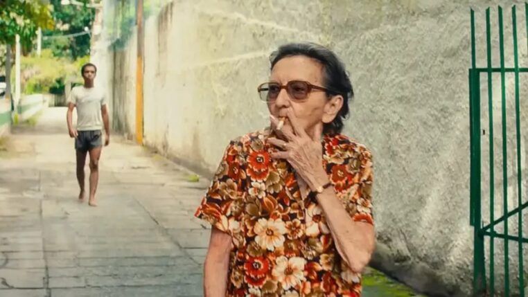 Tânia Maria em cena de "O Agente Secreto"