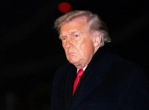 Trump divulga mensagem de Macron oferecendo Paris para sediar cúpula do G7