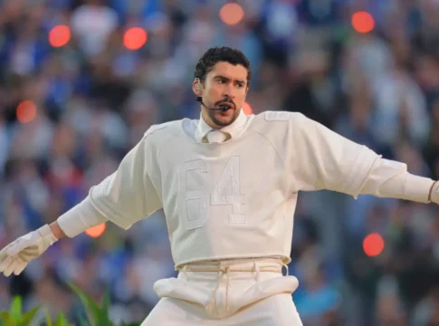 Cantor Bad Bunny faz show no intervalo do Super Bowl 60, em Santa Clara, Califórnia, EUA