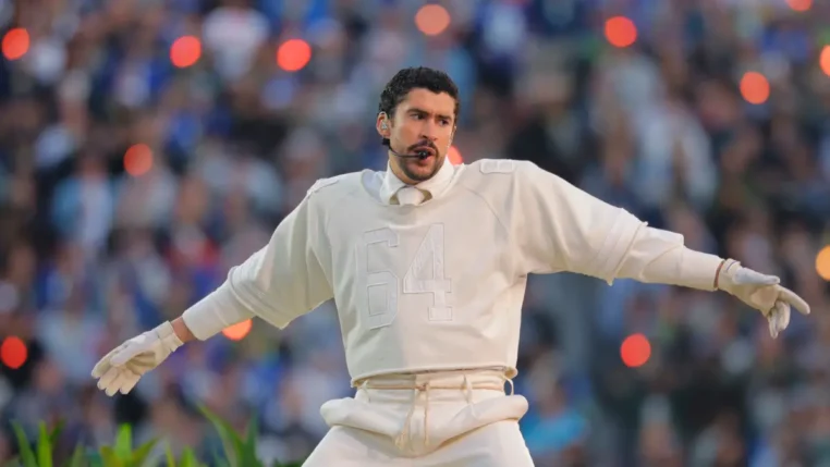 Cantor Bad Bunny faz show no intervalo do Super Bowl 60, em Santa Clara, Califórnia, EUA