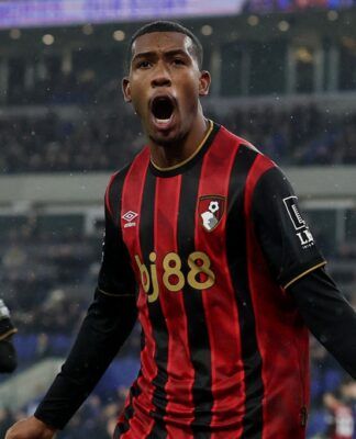 Rayan, do Bournemouth, comemora o primeiro gol da equipe na partida contra o Everton, disputada no Hill Dickinson Stadium, em Liverpool