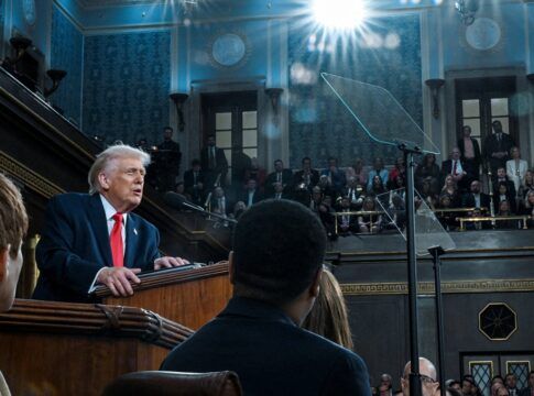 O presidente dos Estados Unidos, Donald Trump, faz o primeiro discurso do Estado da União de seu segundo mandato em sessão conjunta do Congresso