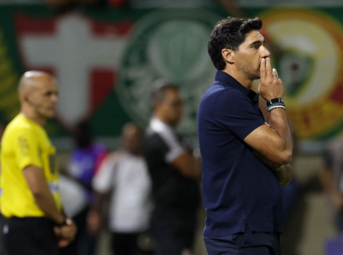 O técnico Abel Ferreira, da SE Palmeiras, em jogo contra a equipe do Capivariano FC, durante partida válida pela quarta de final, do Campeonato Paulista, Série A1, na Arena Barueri