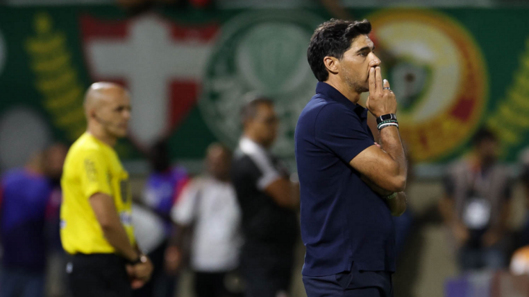 O técnico Abel Ferreira, da SE Palmeiras, em jogo contra a equipe do Capivariano FC, durante partida válida pela quarta de final, do Campeonato Paulista, Série A1, na Arena Barueri