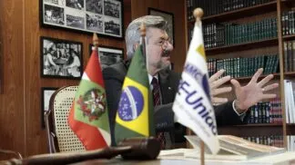 Marco Buzzi concede entrevista em sua sala no STJ