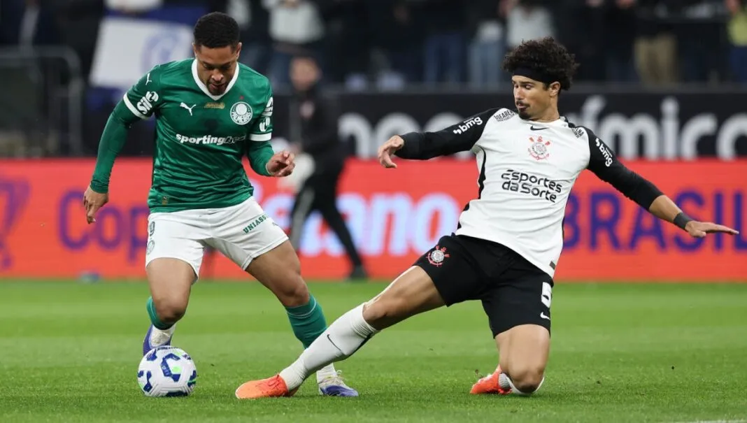 André Ramalho tenta dar o bote em Vitor Roque