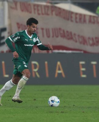 Lucas Evangelista em jogo do Palmeiras