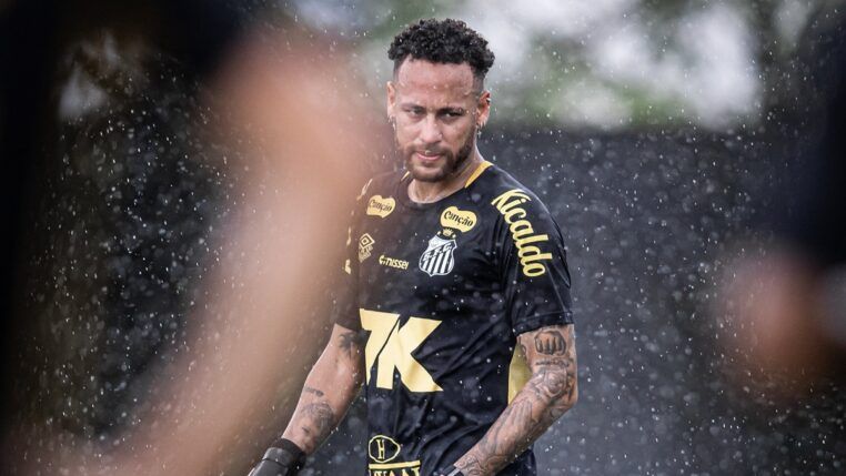 Neymar em treino do Santos no CT Rei Pelé