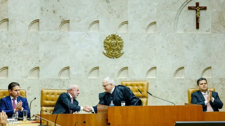 Lula cumprimenta Edson Fachin durante abertura do Ano Judiciário de 2026