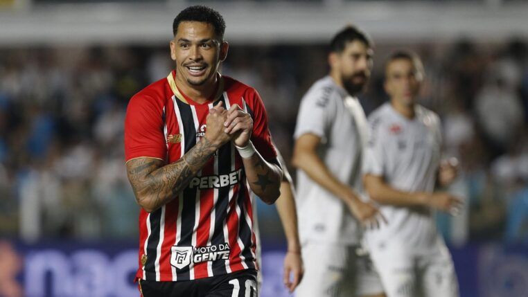 Luciano, do São Paulo, comemora gol contra o Santos