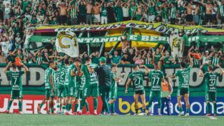 Chapecoense comemora com a torcida