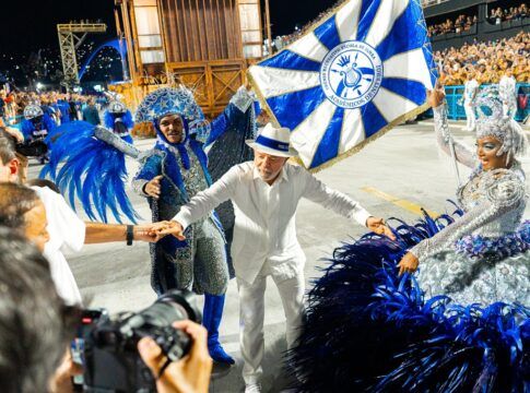 Lula participa do desfile da Acadêmicos de Niterói