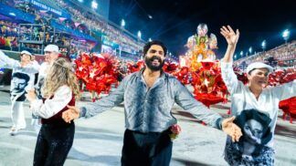 O ator Paulo Vieira interpreta Lula no desfile da Acadêmicos de Niterói