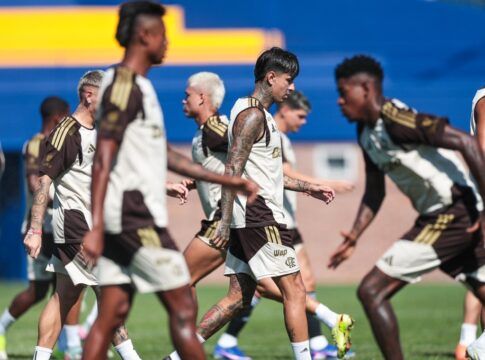 Treino do Flamengo no campo do Boca Juniors