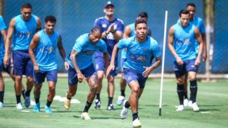 Jogadores do Gremio realizam treino técnico durante a manha desta sexta-feira, no CT Luiz Carvalho