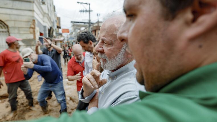 Lula sobrevoa Zona da Mata de MG e avalia estragos de chuvas