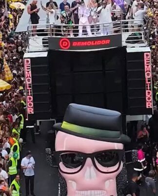 Desfile do Acadêmicos do Baixo Augusta na rua da Consolação