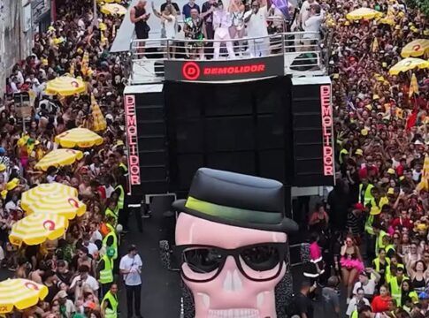 Desfile do Acadêmicos do Baixo Augusta na rua da Consolação