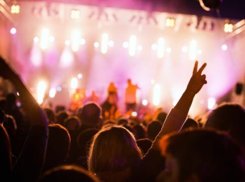 Pessoas em um festival de música