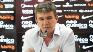 O Ministério Público de São Paulo solicitou à Justiça que determine o uso de tornozeleira eletrônica pelo ex-presidente do Corinthians Andrés Sanchez. O pedido foi feito nesta terça-feira (25/02) pelo promotor Cássio Conserino. O órgão ministerial requer também a apreensão do passaporte espanhol do ex-dirigente e o acesso aos registros telefônicos dele entre 30 de dezembro de 2025 e 25 de fevereiro de 2026. (Foto: Rodrigo Coca/Agência Corinthians)