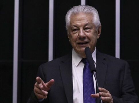 Arlindo Chinaglia avalia atuação do governo brasileiro ao condenar ataques ao Irã