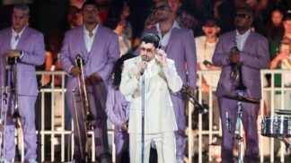 Bad Bunny canta durante show em São Paulo