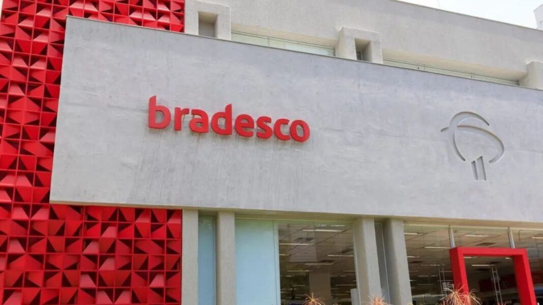 Fachada de uma agência do banco Bradesco