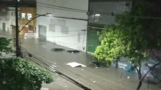 Alagamento em via no Rio de Janeiro