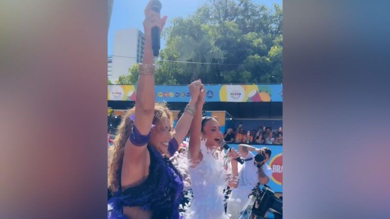 Ivete Sangalo e Daniela Mercury de mãos dadas em trio elétrico no Carnaval de Salvador