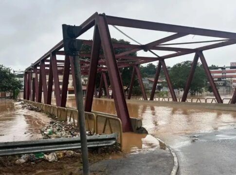 Alagamento subiu e encobriu ponte em Juiz de Fora