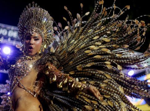 Rainha de Bateria Mayara Lima da escola Paraíso do Tuiuti se apresenta no Carnaval do Rio de Janeiro (Foto: Pilar Olivares/Reuters)