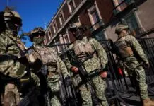 Soldados mexicanos fazem segurança nas ruas da cidade