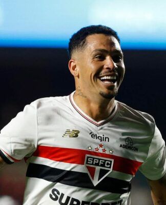 Luciano comemora gol no Morumbis